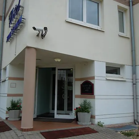 Zimni Stadion Ξενοδοχείο 3*